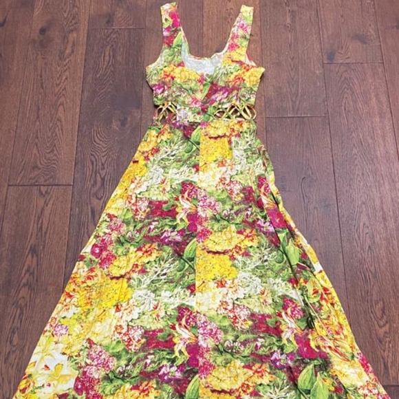Forever 21 Dresses & Skirts - Forever 21 Floral Maxi Dress